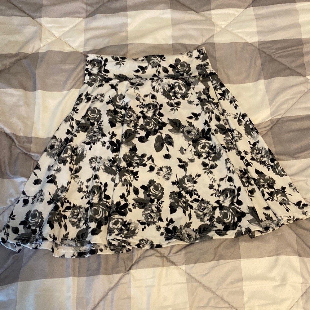 Black and white floral flowy skirt